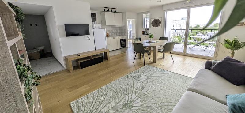 Living room with balcony view, The Lion Suite
