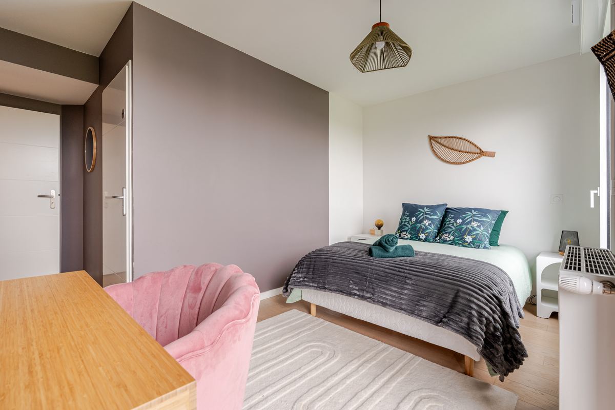 Main bedroom with double bed, open onto the living room